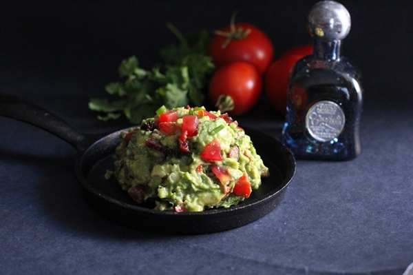 Fake Food Free: Spicy Spiked Bacon Guacamole