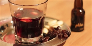 Mulled Wine Day - Mulled Wine, with alcoholic red wine, but boiled?