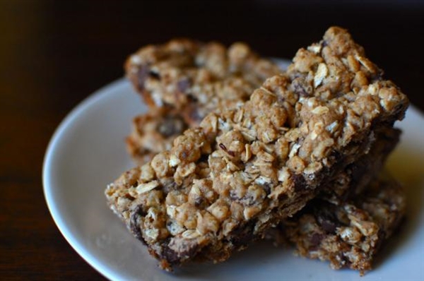 Are Granola Bars good to eat rhrough out the day?/?