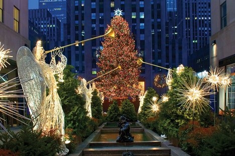 What are the best places to have dinner around Rockefeller Center to see the Tree Lighting from