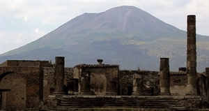 Vesuvius Day - What are the volcanic hazards of Mount. Vesuvius?