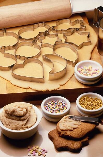 Where can I buy Free Shipping cookie cutters/Cupcake cases?