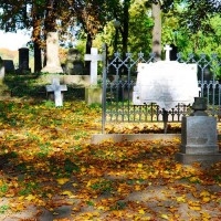 i want to visit an old historic cemetery ...?