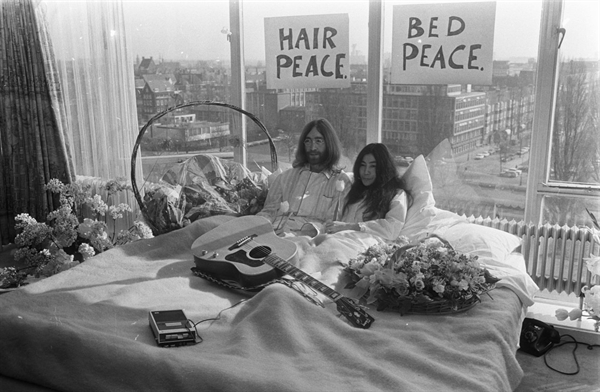 How did John lennons bed-in relate to Peace?