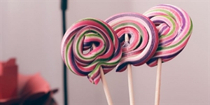 Lollipop Day - Is it bad to eat one lollipop each day Please help?